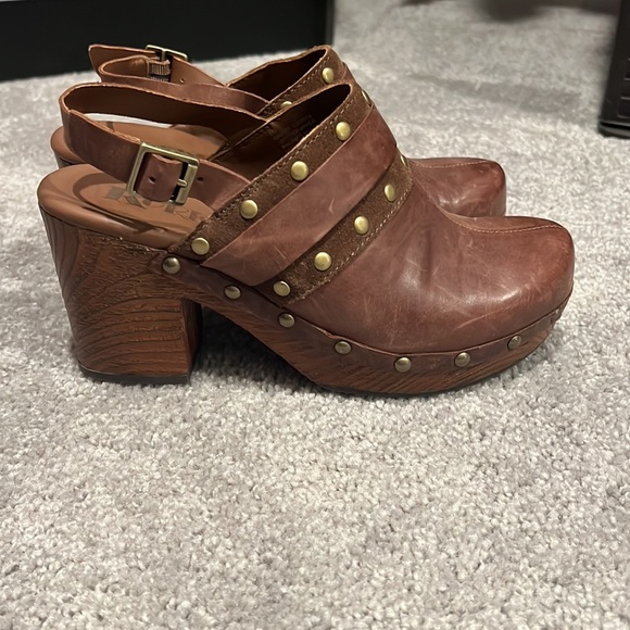 KORKS Clogs - Picture 3 of 3